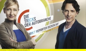 NDR Fernsehen DIE TRICKS DER AUTOBRANCHE, "Markt-Reporter decken auf ", am Montag (15.04.13) um 21:00 Uhr."Die Tricks der Autobranche" bildet den Auftakt der neuen Reihe der NDR Wirtschaftsredaktion . In weiteren Folgen geht es um Tricks in der Kosmetikbranche, im Geschäft mit dem Abnehmen und bei Baumärkten.Foto: Die "Markt"-Reporter Susann Kowatsch und Jo Hiller.© NDR/AR, honorarfrei - Verwendung gemäß der AGB im engen inhaltlichen, redaktionellen Zusammenhang mit genannter NDR-Sendung bei Nennung "Bild: NDR/AR" (S2). NDR Presse und Information/Fotoredaktion, Tel: 040/4156-2306 oder -2305, pressefoto@ndr.de