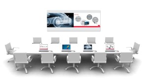 Panorama: Konferenzraum mit Barco ClickShare und Collaborate-Projektion