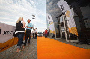 bannerstop stellte sämtliche Werbebanner, Beachflags, Rollups und Absperrgitter Hussen für die XOVILICHTER Party