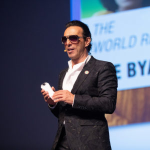 CEO Christian Wiesner präsentiert BYAS Hair Completer bei World Launch Convention in München